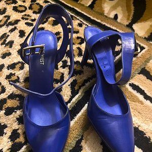 NINE WEST COBALT BLUE POINTED TOE LEATHER HEELS SIZE 7.5 ($5 when bundled)